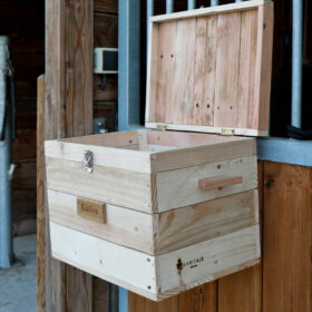 Boite de pansage en bois recycle - Made in France